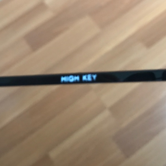 Quay High Key Aviator Sunglasses - Picture 3 of 3